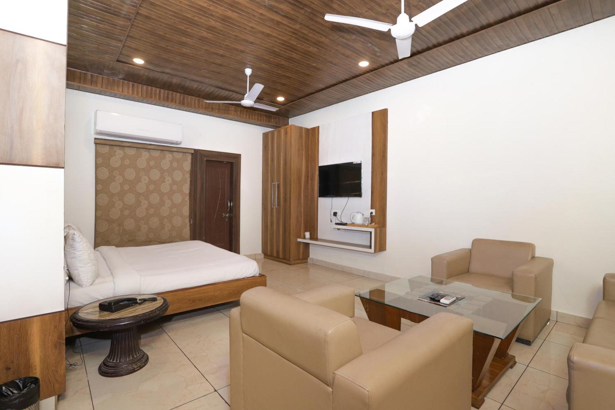 Hotel Razia Inn Hisar Exterior photo