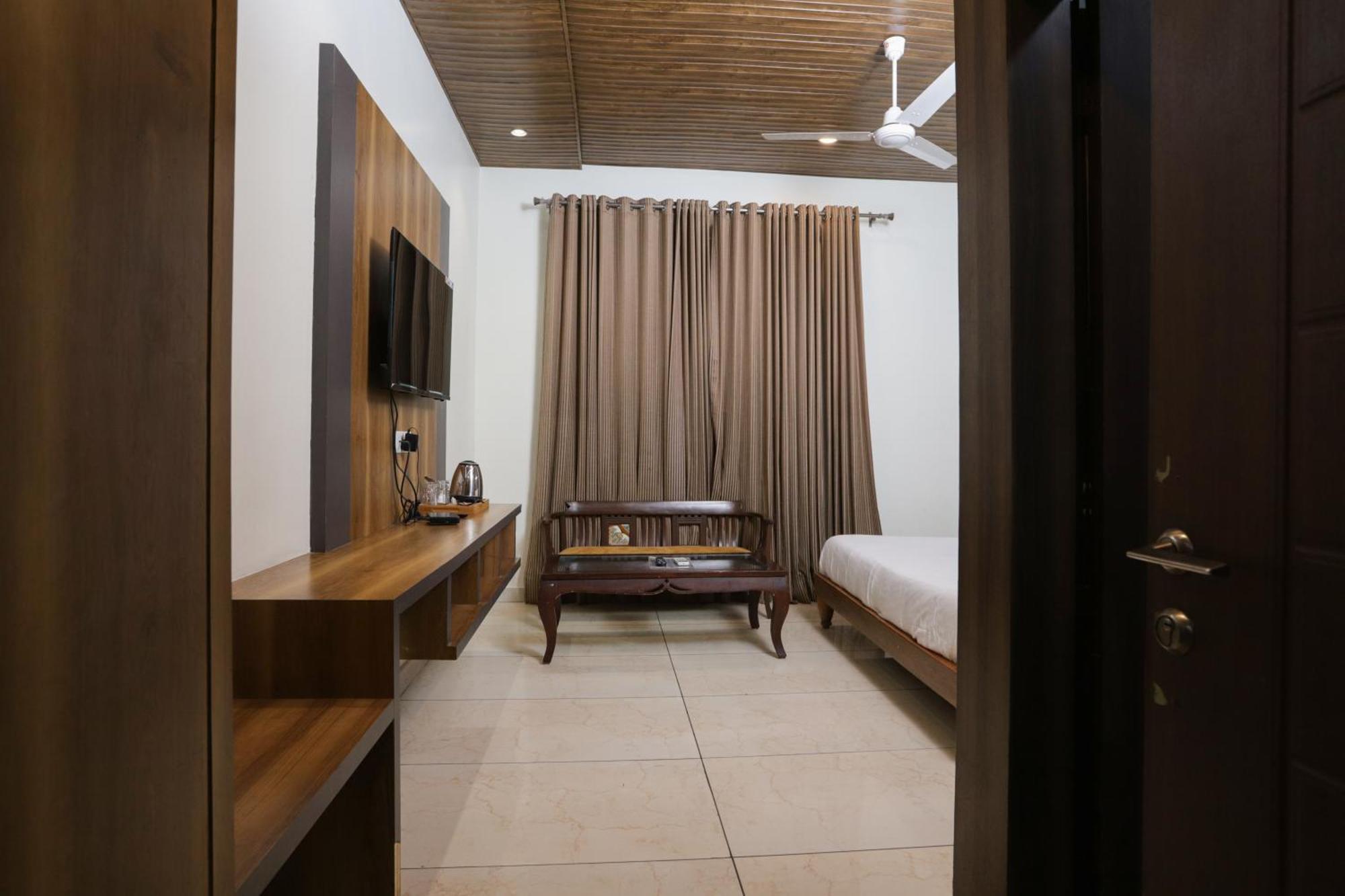 Hotel Razia Inn Hisar Exterior photo